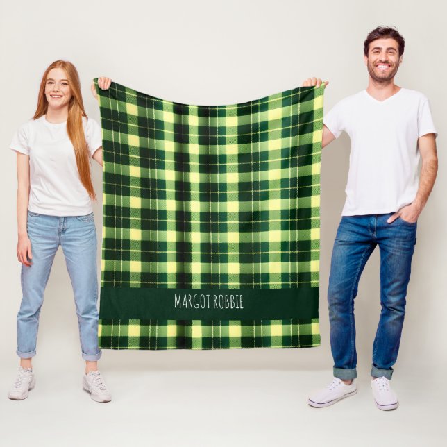 Couverture Polaire Motif géométrique à maille verte (En situation)