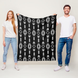 Couverture Polaire Motif géométrique tribal noir et blanc