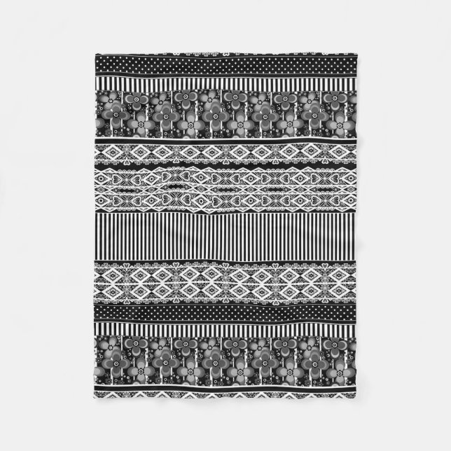 Couverture Polaire Motif noir et blanc avec dentelle et patchwork (Devant)