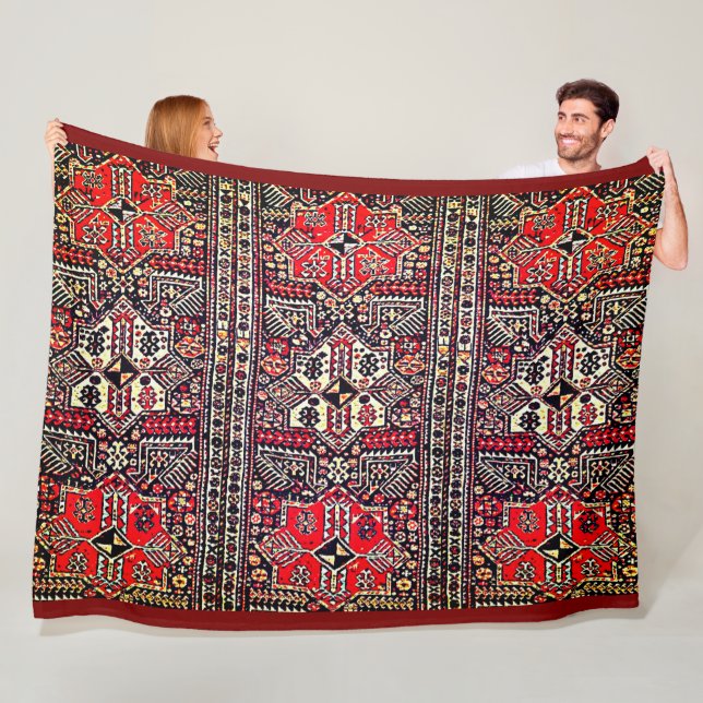 Couverture Polaire Motif tribal géométrique rouge et blanc oriental (En situation)