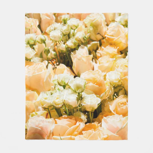 Couverture Polaire Motif vertical de roses blanches. anniversaire, re (Devant)
