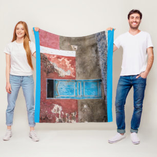 Couverture Polaire Mur coloré avec porte bleue