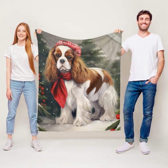 Couverture Polaire Noël du chien espagnol Cavalier King Charles (En situation)