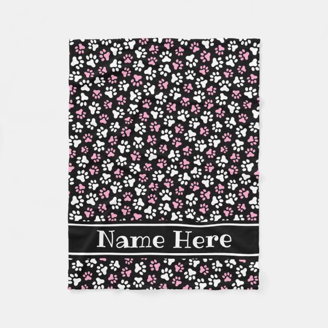 Couverture Polaire Nom personnalisé blanc rose sur motif empreinte de (Devant)