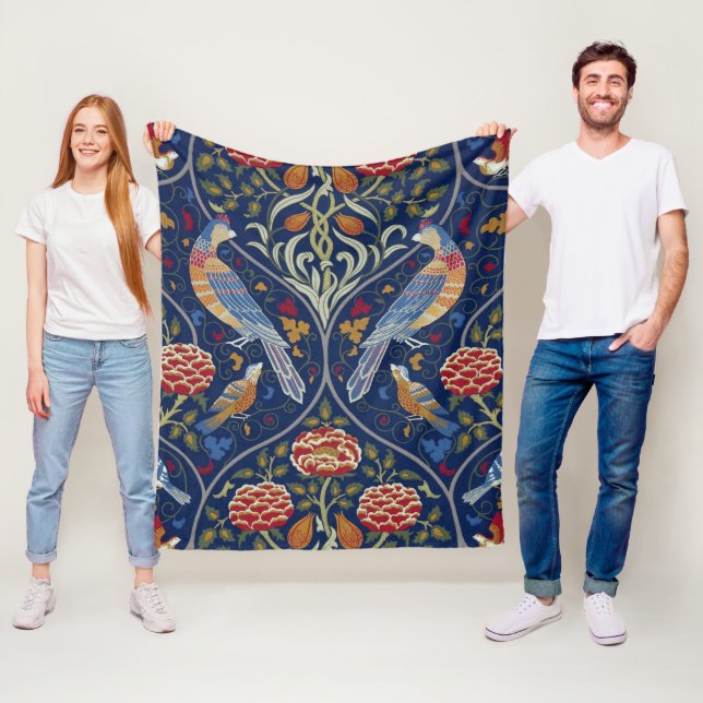 Couverture Polaire Oiseaux et fleurs, William Morris (En situation)