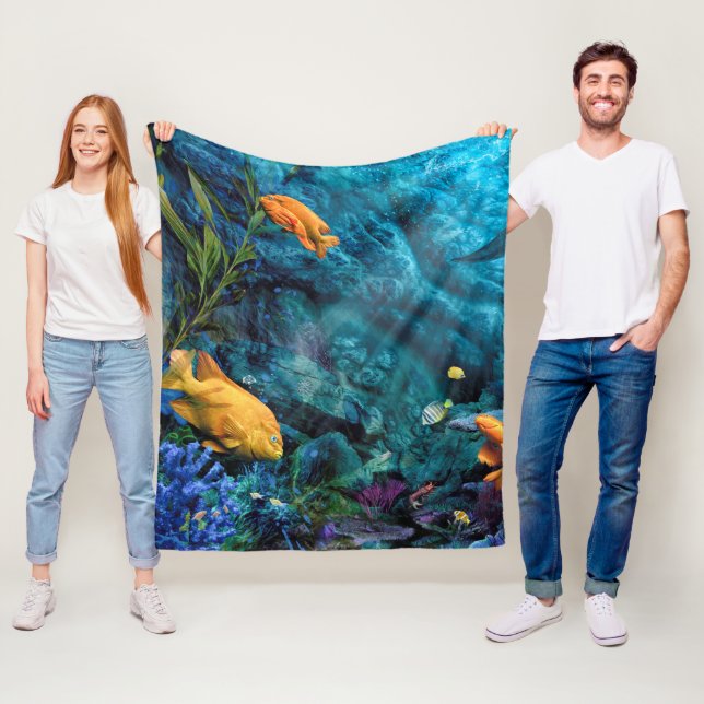 COUVERTURE POLAIRE ORANGE POISSON BLEU FLEECE BLANKET (En situation)