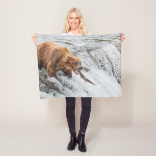 Couverture Polaire Ours brun attrape un saumon rouge