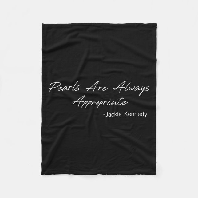 Couverture Polaire Pearls Are Always Appropriate  (Devant)