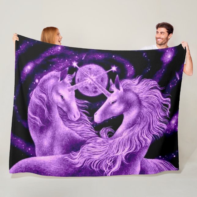 Couverture Polaire Peluche pourpre de satin d'amants de licorne (En situation)