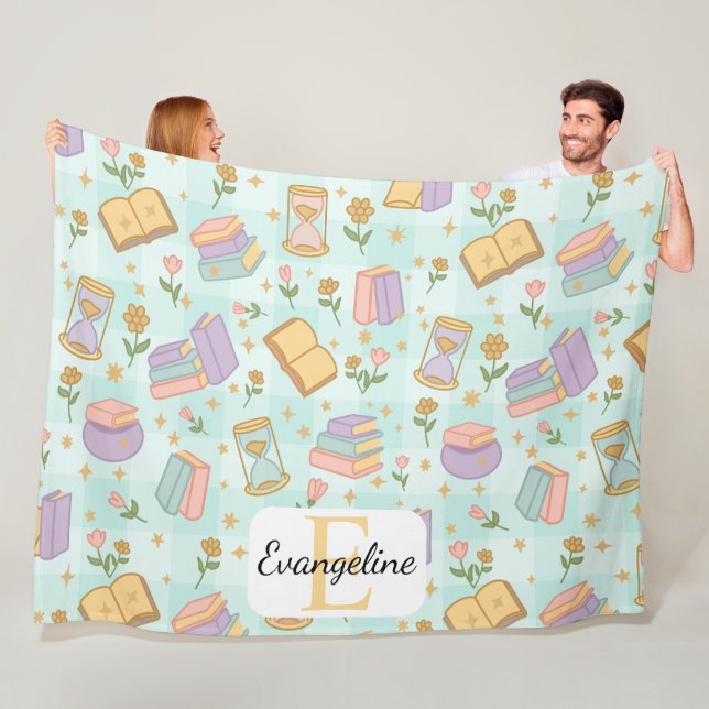 Couverture Polaire Personalized Bookish Magic Green Pastel Girly Name (En situation)