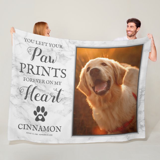 Couverture Polaire Pet Dog Memorial Keepsaké Marbre Blanche en polair (En situation)