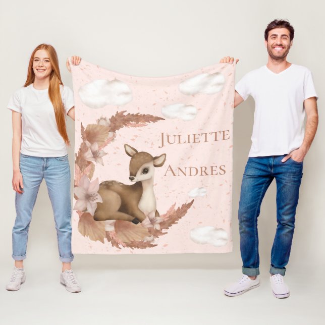 Couverture Polaire Petite bambou et nuages rêvés| Fleurs Baby Nursery (En situation)