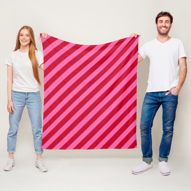 Couverture Polaire Pink and Red Christmas Peppermint Stripes  (En situation)
