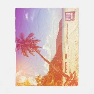 Couverture Polaire Plage, cocotier, lit en bois.