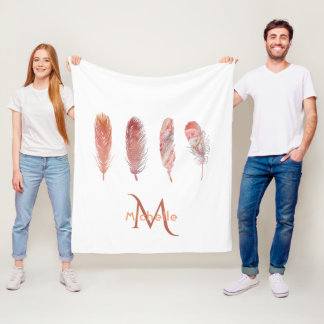 Couverture Polaire Plumes en rose et corail sur blanc monogrammed