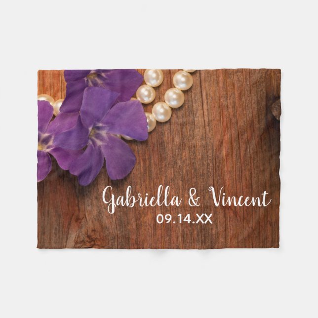 Couverture Polaire Purple Periwinkle et Pearls Country Barn Mariage (Devant (Horizontal))