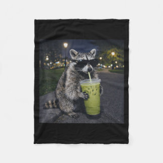 Couverture Polaire Raccoon drinking iced matcha latte funny animal