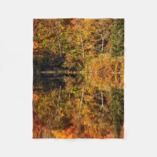 Couverture Polaire Reflet d'automne sur l'étang Coffin