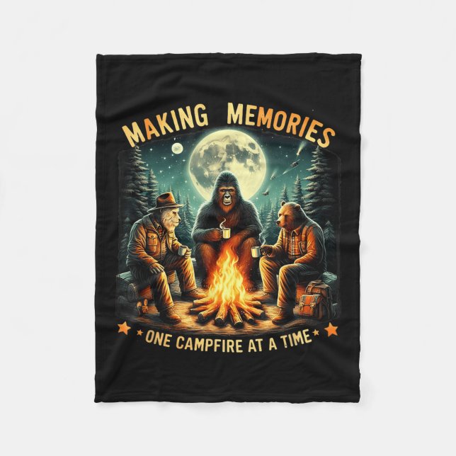 Couverture Polaire Retro Making Memories One Campfire At A Time Bigfo (Devant)