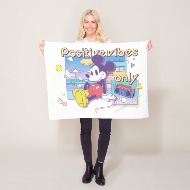 Couverture Polaire Retro Mickey Positive Vibes Only (En situation)