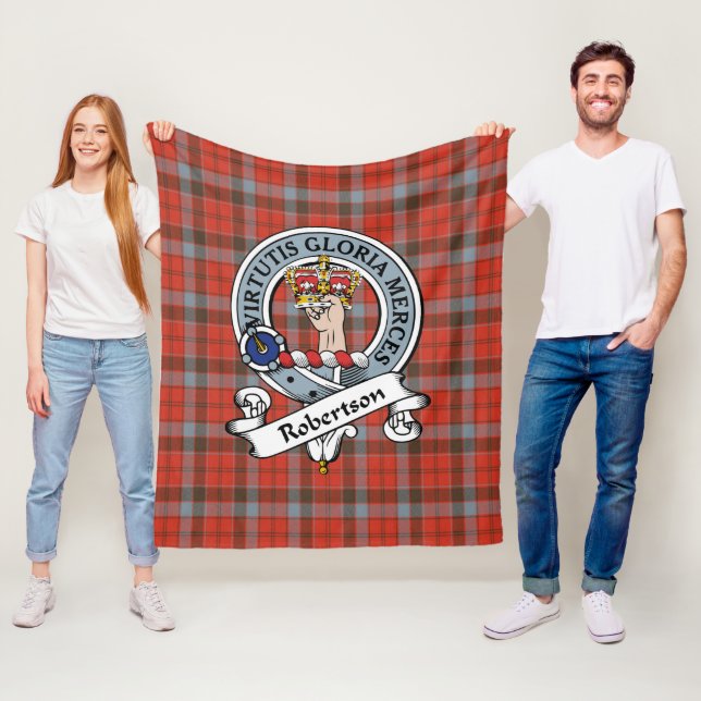 Couverture Polaire Robertson Patiné Clan Badge Tartan Plaid (En situation)