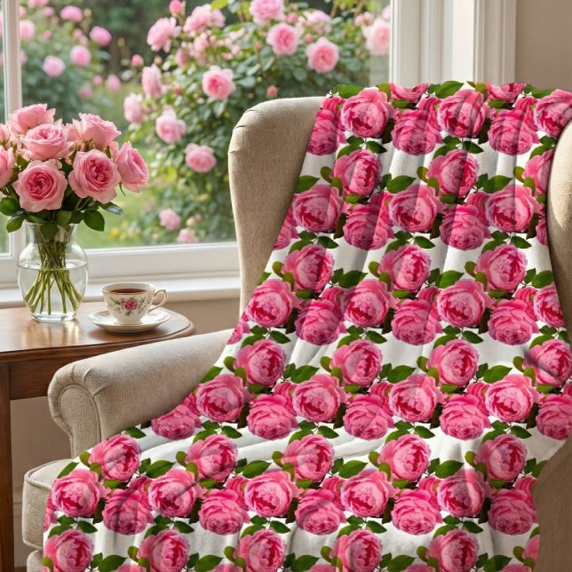 Couverture Polaire Roses roses sur fond blanc  (Pink rose floral on white fleece blanket, perfect for those chilly spring days.  )