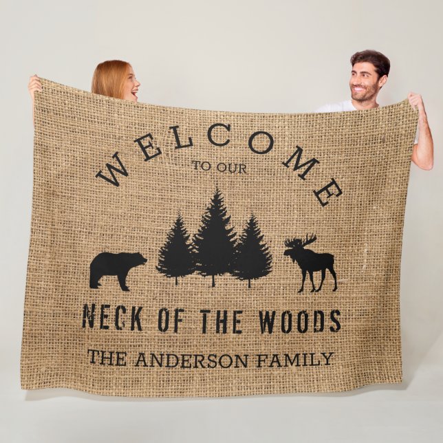 Couverture Polaire Rustic Cosy Cabine Bienvenue Nom de famille (En situation)