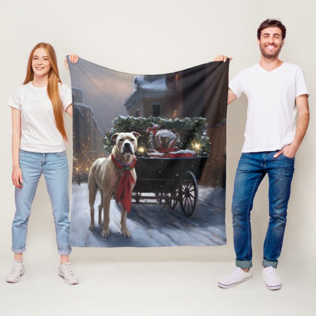 Couverture Polaire Saison de Noël du American Staffordshire (En situation)