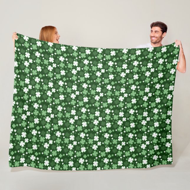 Couverture Polaire Shamrock vert, Saint Patrick's Day (En situation)
