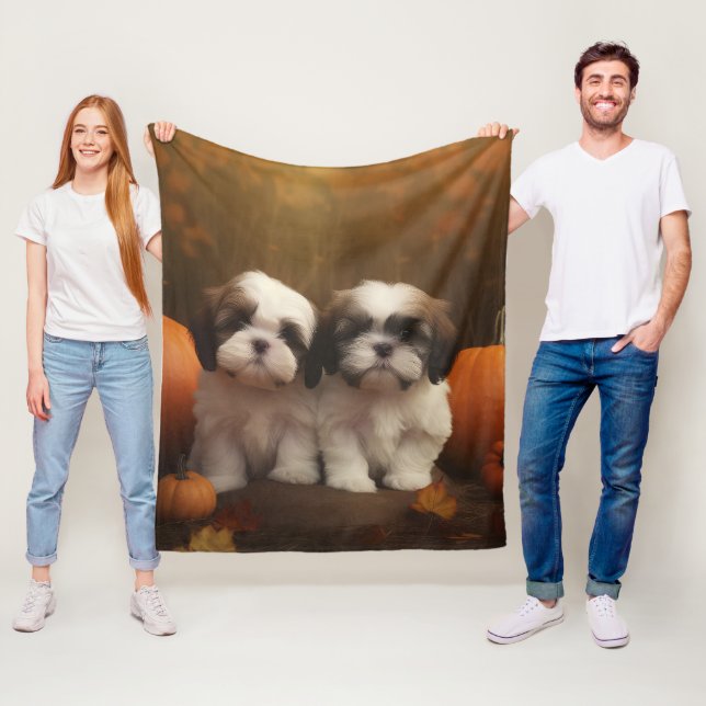 Couverture Polaire Shih Tzu Puppy Automne Citrouille de plaisir (En situation)