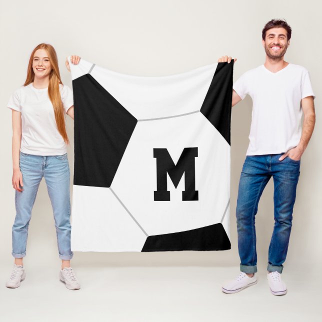 Couverture Polaire simple GINORMOUS balle de football monogrammé (En situation)