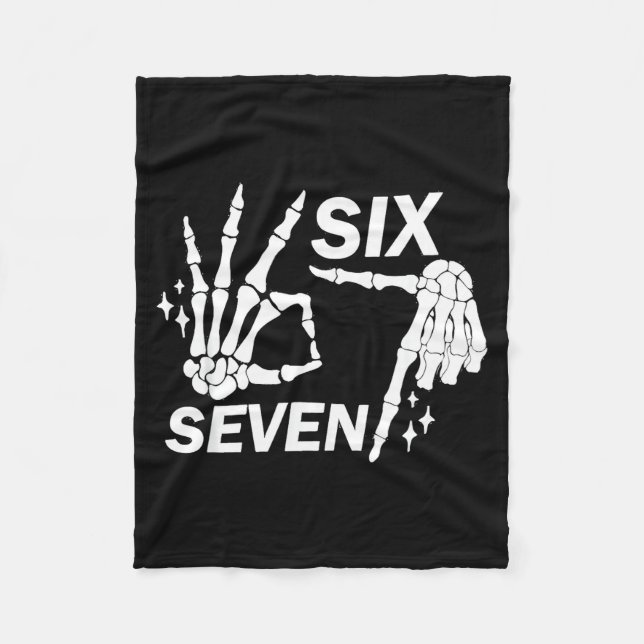 Couverture Polaire Six Seven 6 7 Meme Funny Skeleton Hands Sign Let's (Devant)