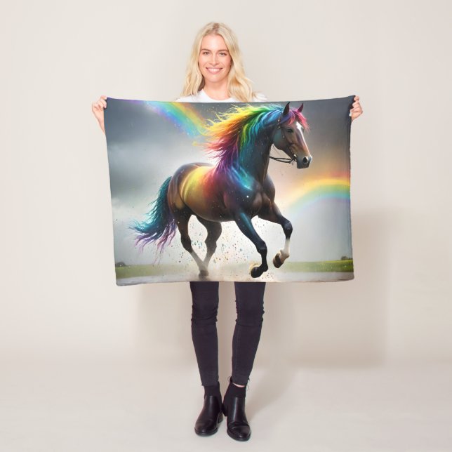 Couverture Polaire Spectre de grâce : cheval arc-en-ciel sous les arc (En situation)