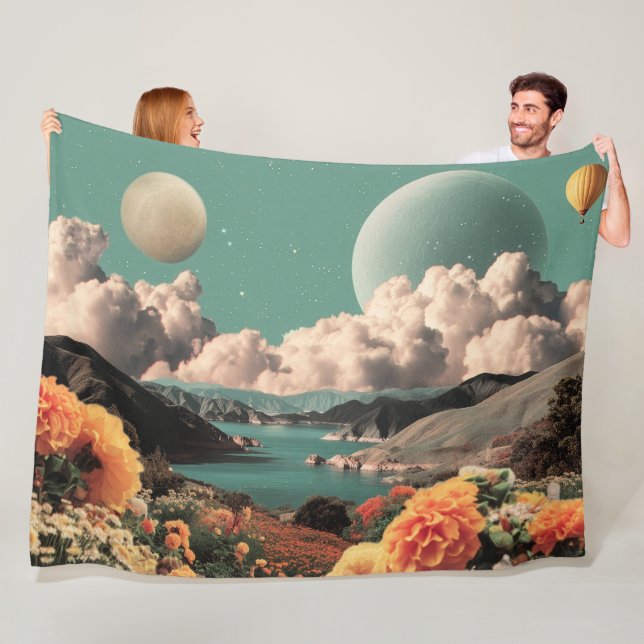 Couverture Polaire Surreal Mountain Landscape with Planets and Clouds (En situation)