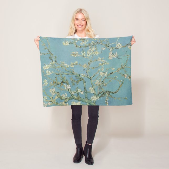 Couverture Polaire Tableau des fleurs d'amandes de Van Gogh (En situation)