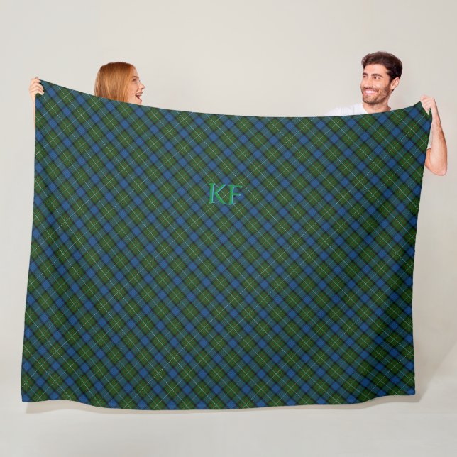 Couverture Polaire Tartan officiel Fergusson avec monogramme / nom (En situation)