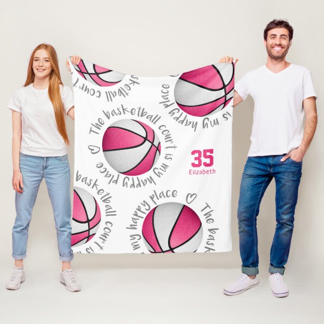 Couverture Polaire terrain de basket-ball rose blanc mon heureux chez (En situation)