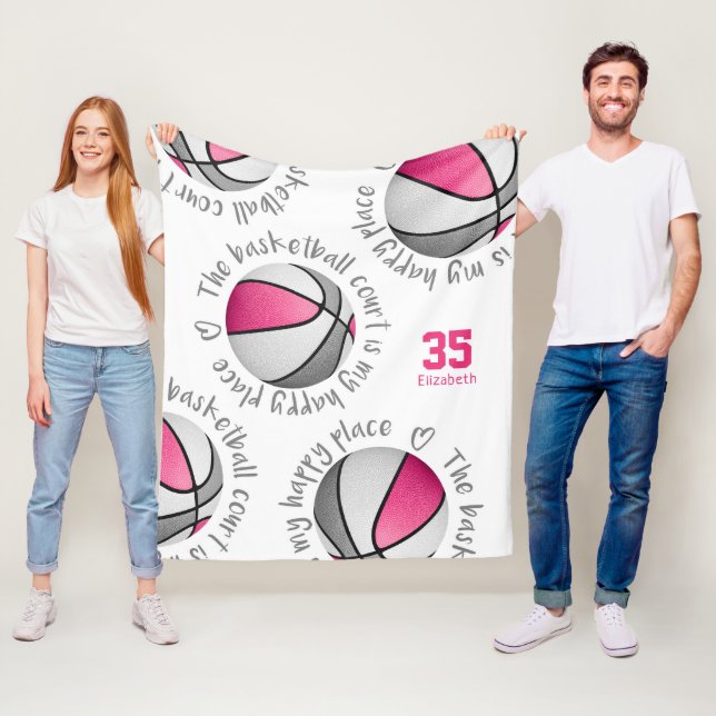 Couverture Polaire terrain de basket gris rose mon endroit heureux fi (En situation)