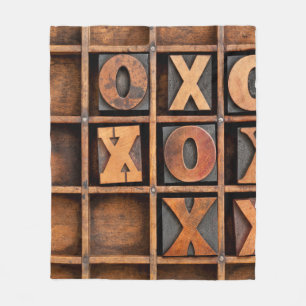 Couverture Polaire tic-tac-toe or noughts and crosses game - vintage 