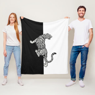 Couverture Polaire Tigre sur fond noir et blanc 
