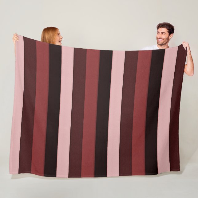 Couverture Polaire Tons roses et bordeaux rayés (En situation)