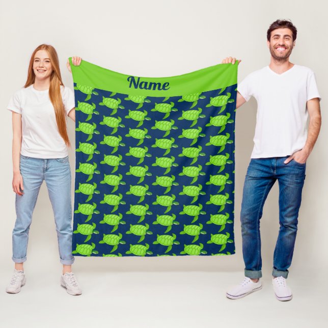 Couverture Polaire Tortue verte personnalisée sur marine (En situation)