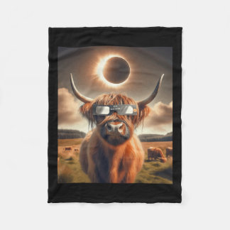 Couverture Polaire Total Solaire Eclipse Highland Vache Portant des S