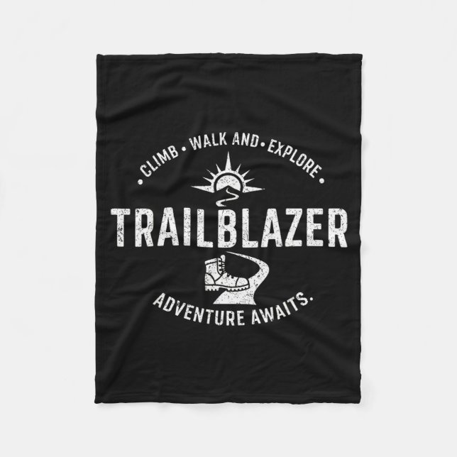 Couverture Polaire Trailblazer Adventure Awaits Hiking Climb Explore  (Devant)