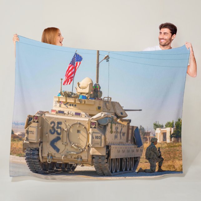 Couverture Polaire TRANSPORTEUR DE PERSONNEL ARMÉ - M2 Bradley (En situation)