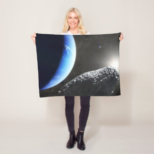 Couverture Polaire Un Hippocamp de la minuscule lune de Neptune.