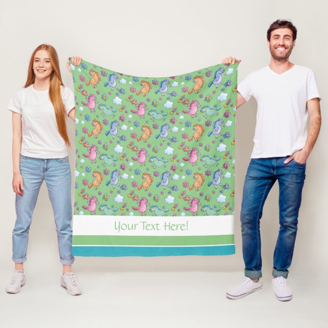 Couverture Polaire Unicornes lunaires et jolies fleurs lumineuses (En situation)