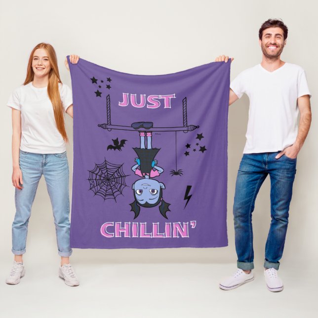 Couverture Polaire Vampirina| Juste Chillin' (En situation)
