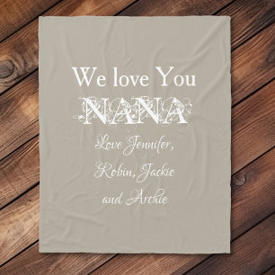 Couverture Polaire 'We Love You Nana' Elegant Script Names Soft Grey