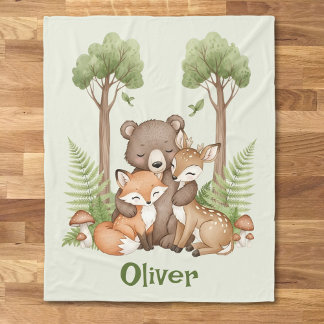 Couverture Polaire Woodland Friends Hugging: Bear, Fox, and Deer